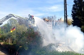 Feuerwehr München: FW-M: Gartenhütte brennt komplett aus (Sendling)