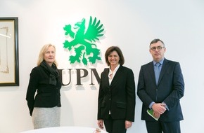 Deutsche Energie-Agentur GmbH (dena): Papierhersteller UPM unterstützt Energiewende in Bayern / Bayerns Wirtschafsministerin Aigner besucht Teilnehmer des dena-Pilotprojekts Demand Side Management Bayern