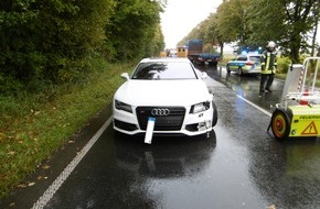 Polizei Aachen: POL-AC: Verkehrsunfall im Begegnungsverkehr - L 240 gesperrt - 
Pkw- Insassen leicht verletzt - beide Autos nicht mehr fahrbereit