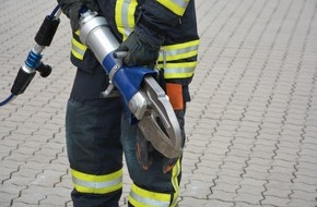 Feuerwehr Mülheim an der Ruhr: FW-MH: Heimrauchmelder löst aus - Paralleleinsatz durch einen Verkehrsunfall