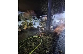 Polizeiinspektion Cuxhaven: POL-CUX: Verkehrsunfall unter Alkoholeinfluss - Fahrzeug ger&auml;t in Brand