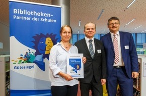 Otto-Friedrich-Universität Bamberg: PM: Universitätsbibliothek Bamberg erhält Gütesiegel „Bibliotheken – Partner der Schulen"