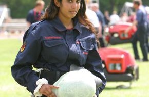Deutscher Feuerwehrverband e. V. (DFV): DFV: Exotik unterm Feuerwehrhelm Â Sri Lanka in Halle - 17-jährige Sabharika ist bei Deutschen Meisterschaften mit am Start