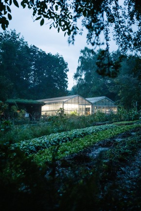 Dr. Hauschka feiert das 70jährige Bestehen des WALA Heilpflanzengartens