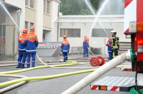 Feuerwehr Lennestadt: FW-OE: Brand in Sägewerk - Gemeinschaftsübung der Jugendfeuerwehr Lennestadt