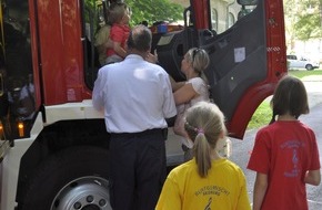 Freiwillige Feuerwehr Bedburg-Hau: FW-KLE: Freiwillige Feuerwehr Bedburg-Hau informierte auf dem Sommerfest der LVR Kliniken Bedburg-Hau