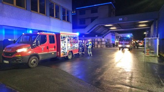 FW-AR: Feuer durch Wartungsarbeiten- Einheiten Neheim und Voßwinkel üben gemeinsam