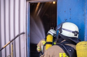 Freiwillige Feuerwehr Menden: FW Menden: Verpuffung in einem Silo - Zwei Schwerverletzte