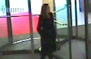Polizei Düsseldorf: POL-D: Stadtmitte - Königsallee - Polizei fahndet nach Schmuckraub mit Bild Ihre Veröffentlichungen von gestern und heute