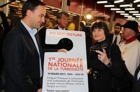 Touring Club Schweiz/Suisse/Svizzero - TCS: Bundespräsidentin Micheline Calmy-Rey entdeckt den "Turboschlaf"