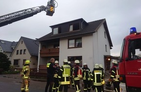 Freiwillige Feuerwehr Gemeinde Schiffdorf: FFW Schiffdorf: Drei verletzte Personen bei Küchenbrand - Nachbar rettet Seniorenpaar aus Brandwohnung