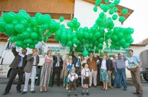 Andechser Molkerei Scheitz GmbH: 600 Luftballons... auf dem Weg von Andechs nach Brüssel (BILD)