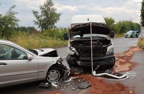 Polizei Mettmann: POL-ME: Drei Personen bei Verkehrsunfall verletzt - 2507080