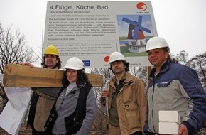 Kabel Eins: kabel eins verschenkt eine Windmühle in Top-Lage: Sie hat "4 Flügel, Küche, Bad!" Die ungewöhnliche Hausbau-Aktion ab 6.4.06