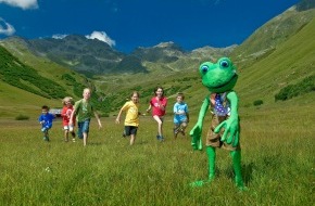 Family Tirol Hotels: In den Family Tirol Dörfern hüpfen die Kinder in diesem Sommer mit
Bartl Bergfrosch um die Wette  - BILD