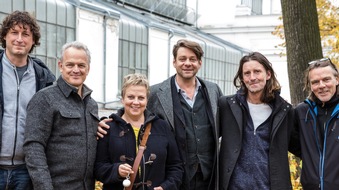 ARD Das Erste: Das Erste / "DonnerstagsKrimi im Ersten": Roeland Wiesnekker und Gabriela Maria Schmeide ermitteln in der neuen Krimireihe "Der Prag-Krimi"