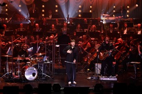 Channel Aid 2025: Rea Garvey begeistert mit emotionalem Orchester-Abend im Deutschen Schauspielhaus