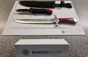 Bundespolizeidirektion Sankt Augustin: BPOL NRW: Mit 38 cm langem Messer im Hbf - Bundespolizei stellt zudem ein Einhandmesser sicher