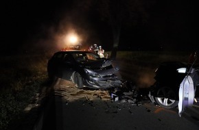 Kreispolizeibehörde Herford: POL-HF: Autos stoßen frontal ineinander - Zwei Verletzte nach Verkehrsunfall