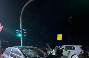 Feuerwehr Herdecke: FW-EN: 4 Einsätze für die Feuerwehr Herdecke am Wochenende - Verkehrsunfall und Pressesprecher überörtlich