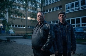 MDR Mitteldeutscher Rundfunk: Premiere für MDR-Polizeiruf 110 „Der Dicke liebt“ beim Deutschen Fernsehkrimifestival – MDR-Tatort „Was ihr nicht seht“ im Wettbewerb