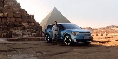 Ford Motor Company Switzerland SA: Weltreise auf historischen Spuren: Abenteurerin Lexie Alford umrundet den Globus im vollelektrischen Ford Explorer