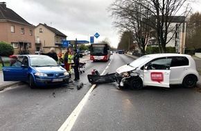 Polizei Rheinisch-Bergischer Kreis: POL-RBK: Odenthal - Zwei Verletzte und hoher Sachschaden nach Verkehrsunfall