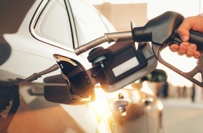 ADAC Hessen-Th&uuml;ringen e.V.: Umweg schont Geldbeutel - ADAC Spritpreisvergleich: Teures Tanken an der Autobahn