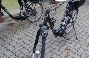 Polizeidirektion Hannover: POL-H: Polizei sucht Eigentümer von Fahrradträger und E-Bikes