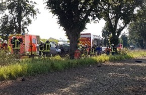 Polizeiinspektion Hameln-Pyrmont/Holzminden: POL-HOL: L550, Holzminden

Vollsperrung der L 550 nach Verkehrsunfall mit einer tödlich verletzten Person