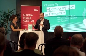„Democracy Dies in Darkness”: APA-CEO Clemens Pig skizziert in neuem Buch Informationsgesellschaft von morgen „Democracy Dies in Darkness”: APA-CEO Clemens Pig skizziert in neuem Buch Informationsgesellschaft von morgen