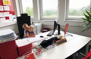 NORMA: NORMA-Zentrale: Ein großer Tag für Familie und Freunde der Mitarbeiter / Discounter aus Nürnberg öffnet die Zentrale in Fürth für gut besuchtes Fest (FOTO)