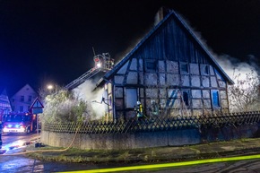 FW Porta Westfalica: 04.12.2025 - Wohnungsbrand in Eisbergen / 1 Person verstorben