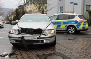 Polizei Hagen: POL-HA: Zwei Leichtverletzte nach Verkehrsunfall in Altenhagen