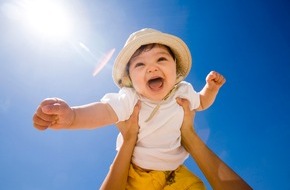 Wort & Bild Verlag - Gesundheitsmeldungen: Viel hilft viel: So schützen Eltern ihr Kind vor Sonnenbrand