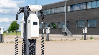 ChargeHere GmbH: Gewerblicher Ladeinfrastruktur-Ausbau: EnBW-Tochter ChargeHere veröffentlicht 100%-Kampagne zur Förderung nachhaltiger Mobilität