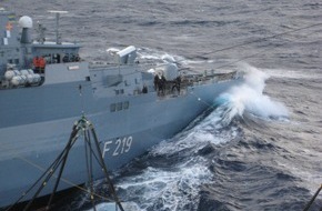 Presse- und Informationszentrum Marine: Deutsche Marine - Pressemeldung: Deutsche Marineschiffe besuchen Liverpool - Zuvor stürmische Fahrt über den Atlantik