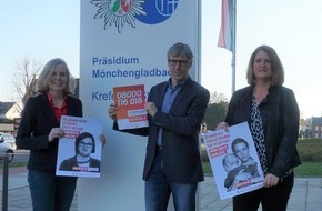 Polizei Mönchengladbach: POL-MG: Plakataktion im Polizeipräsidium | Hilfetelefon - Beratung und Hilfe für Frauen, die Gewalt erleben