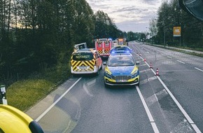 Feuerwehr Detmold: FW-DT: Alleinunfall mit LKW
