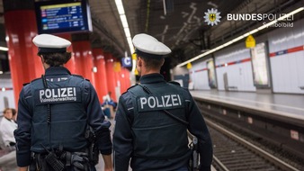 Bundespolizeidirektion München: Bundespolizeidirektion München: Geschlagen und bespuckt - Unbekannte geht in S-Bahn auf eine Reisende los