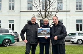 Polizeiinspektion Emsland/Grafschaft Bentheim: POL-EL: Lingen - Automobilmuseum vor Polizeigebäude (Pressemitteilung "Ikonium")