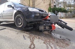 Kreispolizeibehörde Herford: POL-HF: Auffahrunfall - 29-jähriger Löhner leicht verletzt