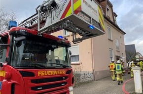 Freiwillige Feuerwehr Bad Salzuflen: FF Bad Salzuflen: Zwei Menschen bei Küchenbrand zum Teil schwer verletzt / Feuer in der Baumstraße ist schnell unter Kontrolle. Einige Rettungskräfte müssen danach direkt in den Folgeeinsatz