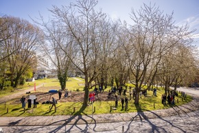 BAUHAUS pflanzt Waldinsel am Campus Bergedorf