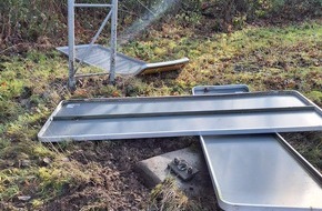 Polizeidirektion Trier: POL-PDTR: Verkehrsschild an B50/ Abfahrt Hochscheid besch&auml;digt