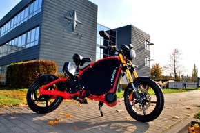 E-Motorcycle &quot;Made in Germany&quot;: Brandenburg&#039;s Minister of Economic Affairs Jörg Steinbach visits eROCKIT production