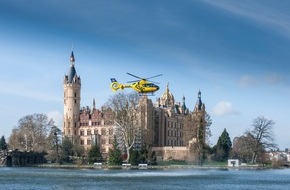 ADAC SE: Jubiläum in Neustrelitz: 25 Jahre Luftrettung / Seit 1. Juli 1996 starten in Neustrelitz Hubschrauber zu lebensrettenden Einsätzen / "Christoph 48" der ADAC Luftrettung wird täglich mehrmals alarmiert