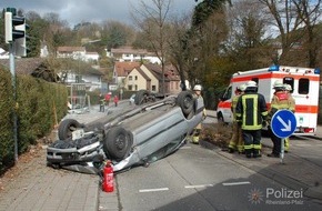 Polizeipräsidium Westpfalz: POL-PPWP: Von der Straße abgekommen und überschlagen