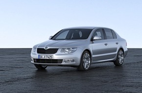Skoda Auto Deutschland GmbH: SKODA Superb gewinnt bei Leserwahl der 'Besten Autos 2013' (BILD)