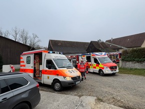 KFV Bodenseekreis: Großer Feuerwehreinsatz wegen Schwelbrand in Wiggenweiler
